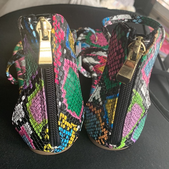 Colorful Snake Print Sandals - Picture 3 of 6